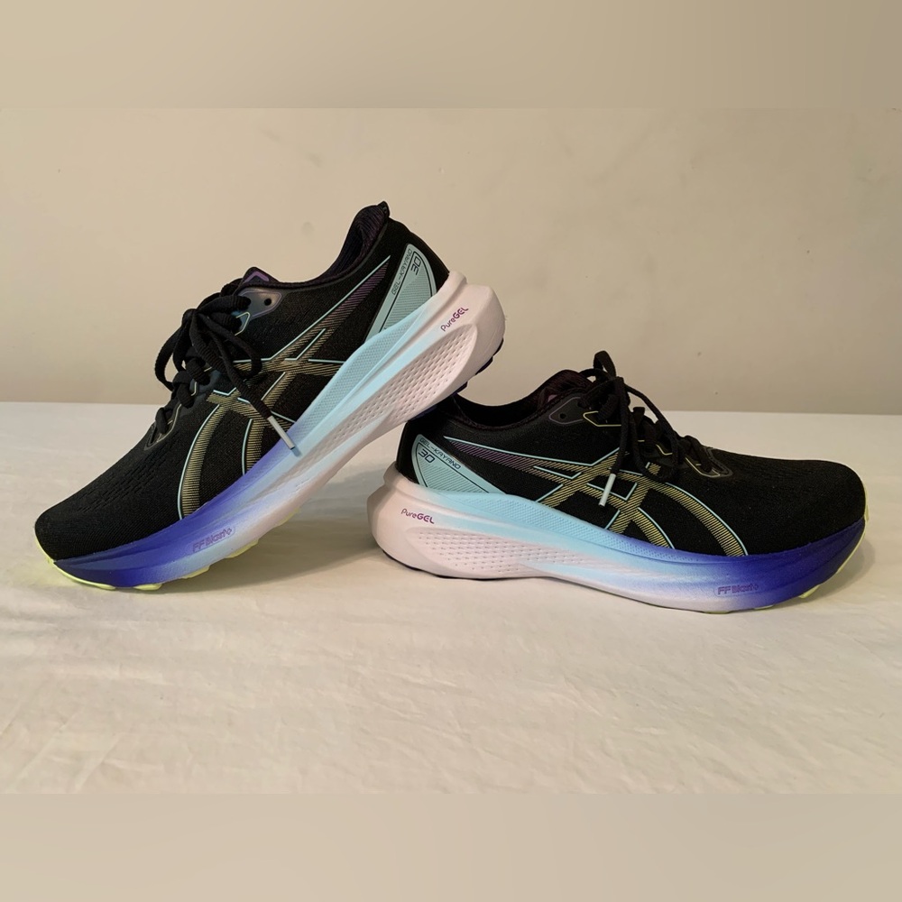 Sz. 9 ASICS Gel Kayano 30 Road-Tested Running Shoes